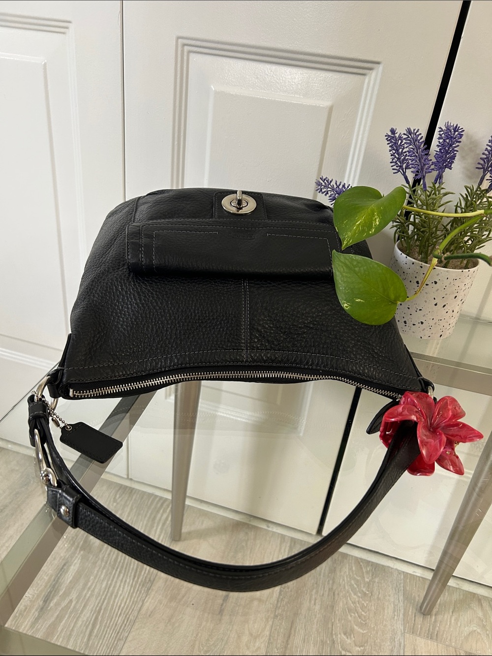 Coach Vintage Black Pebbled Leather Shoulder Bag with Turn-Lock Pocket - Picture 3 of 12